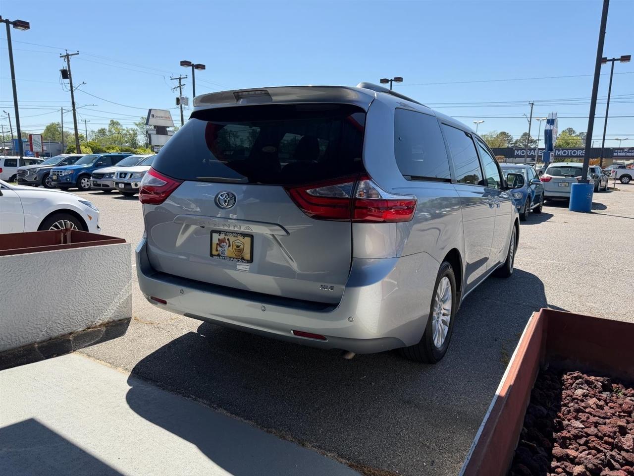 Toyota Sienna XLE FWD 8-Passenger V6 2015