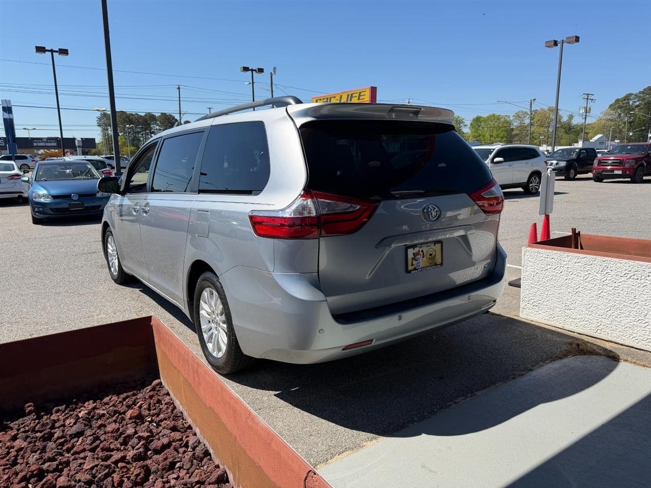 Toyota Sienna XLE FWD 8-Passenger V6 2015