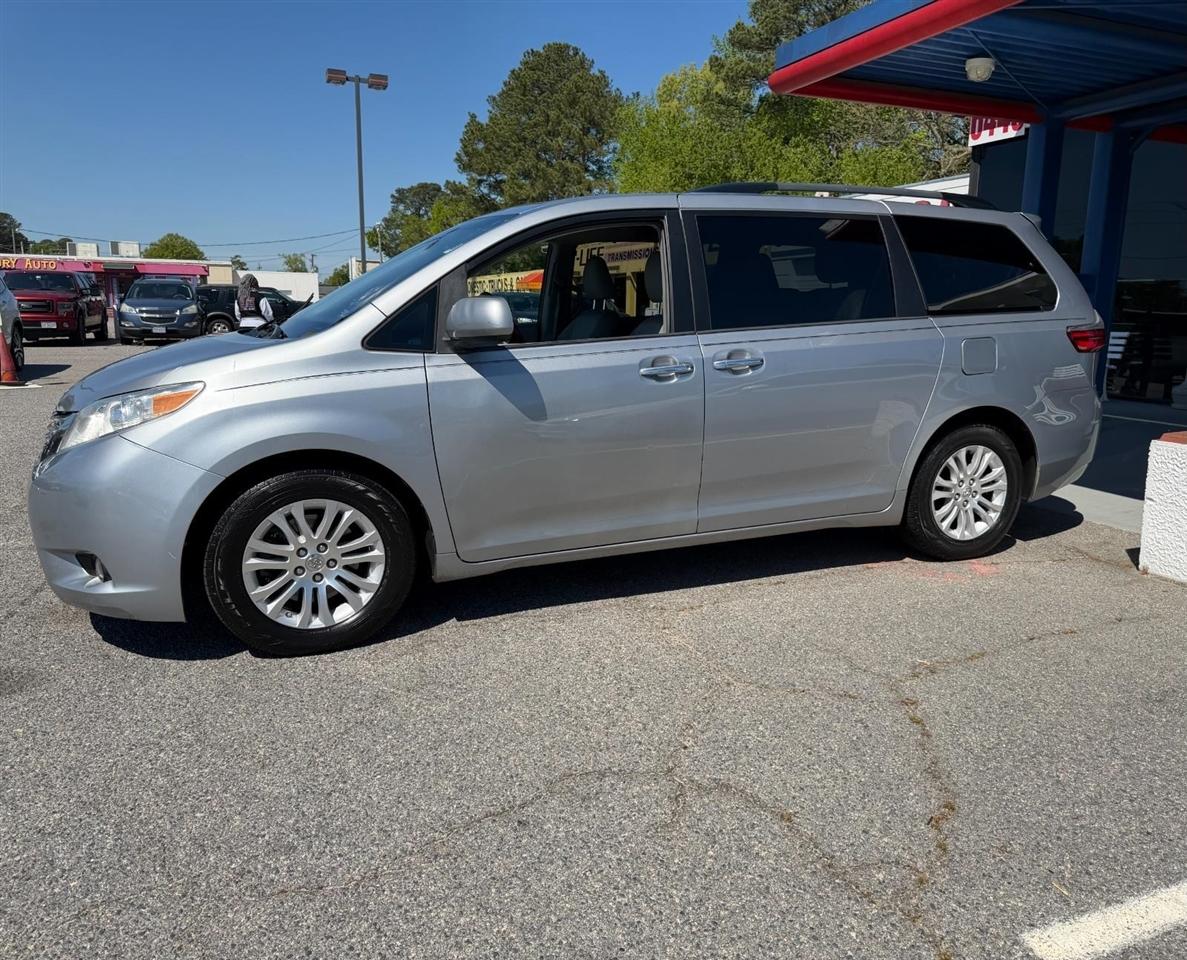Toyota Sienna XLE FWD 8-Passenger V6 2015