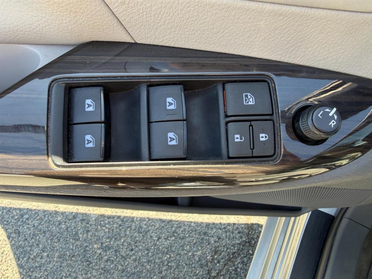 Toyota Sienna XLE FWD 8-Passenger V6 2015