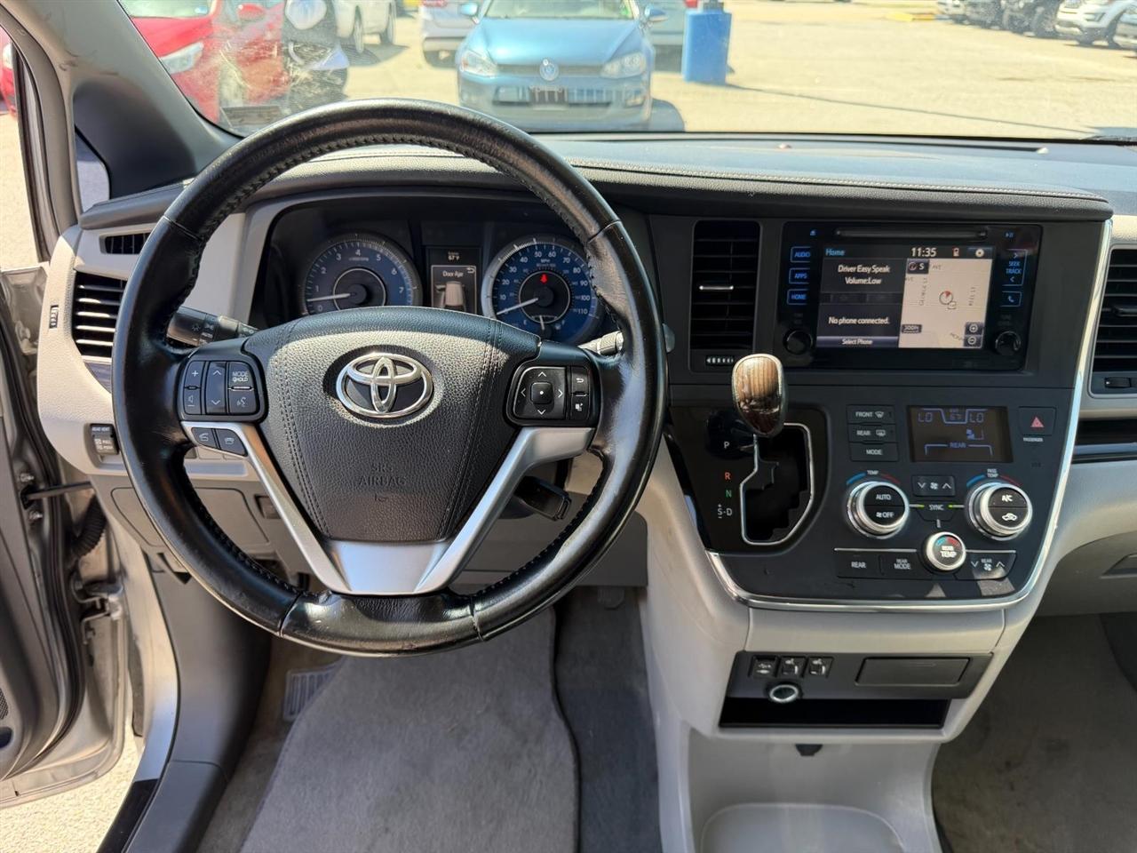 Toyota Sienna XLE FWD 8-Passenger V6 2015