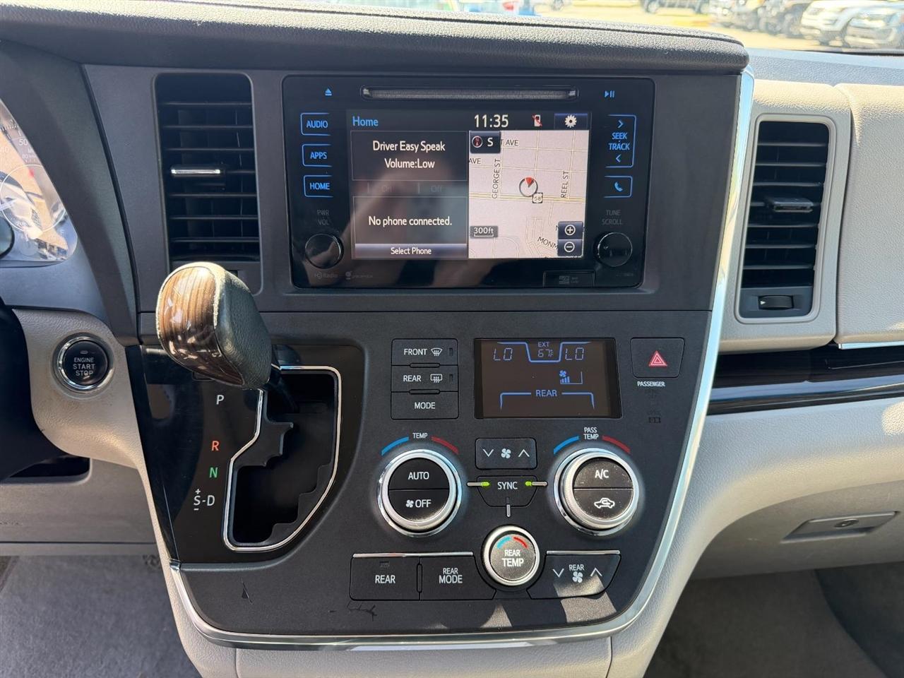 Toyota Sienna XLE FWD 8-Passenger V6 2015