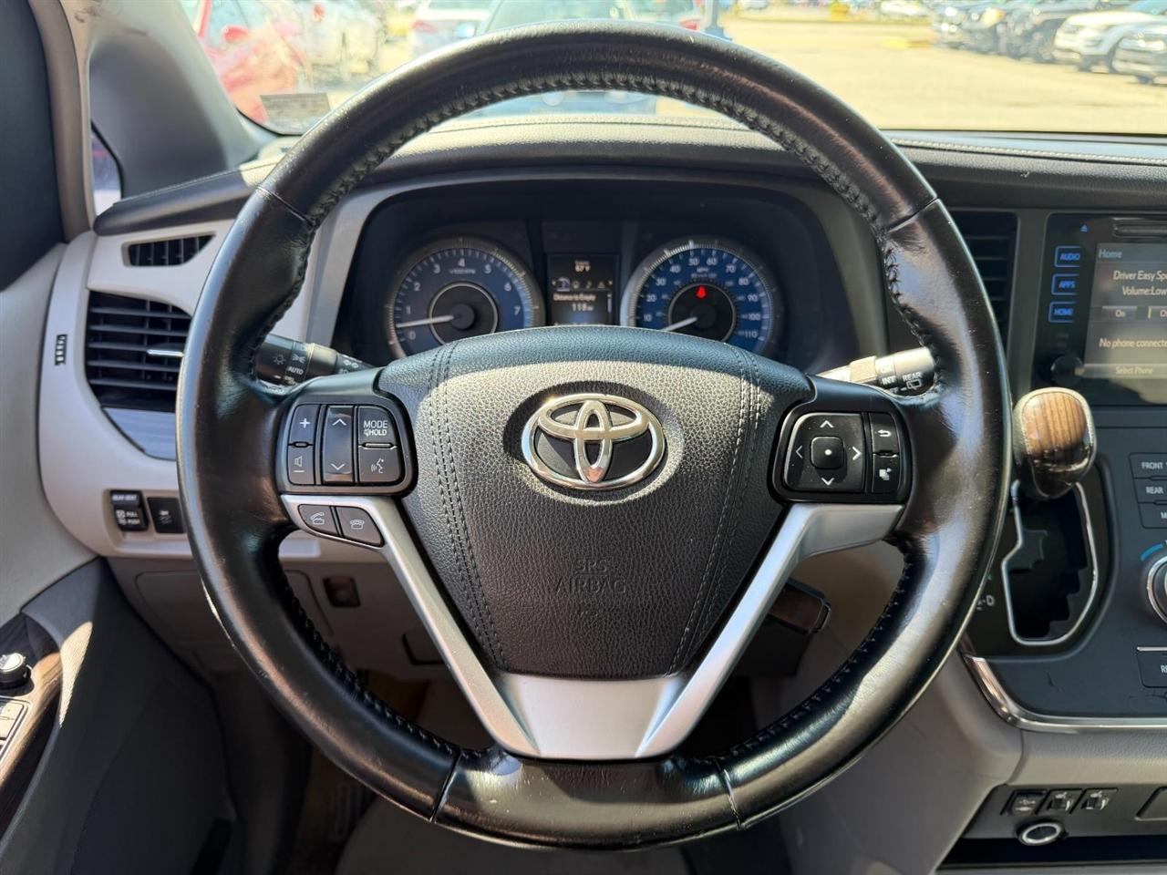 Toyota Sienna XLE FWD 8-Passenger V6 2015