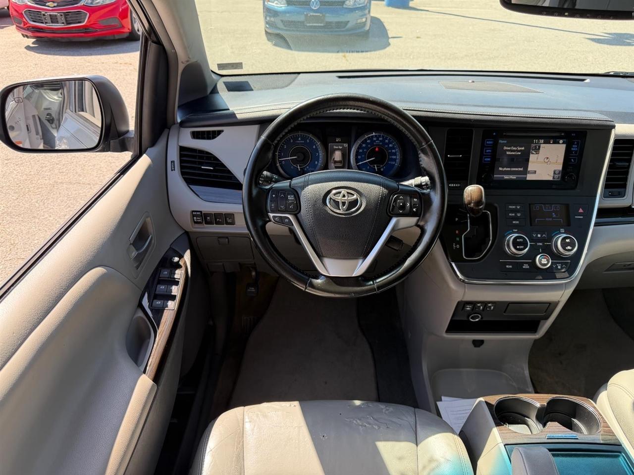 Toyota Sienna XLE FWD 8-Passenger V6 2015