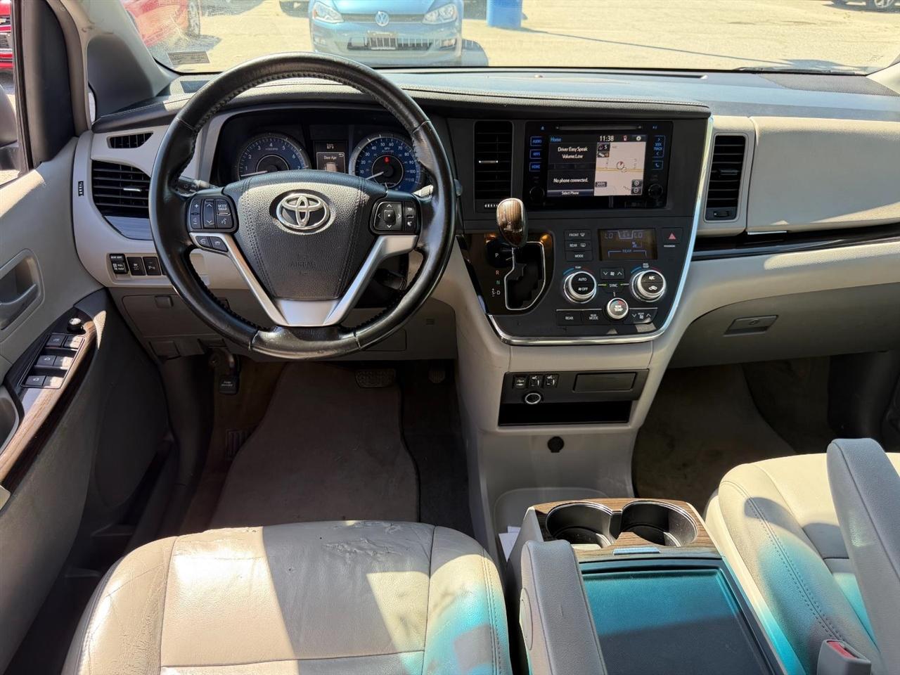 Toyota Sienna XLE FWD 8-Passenger V6 2015