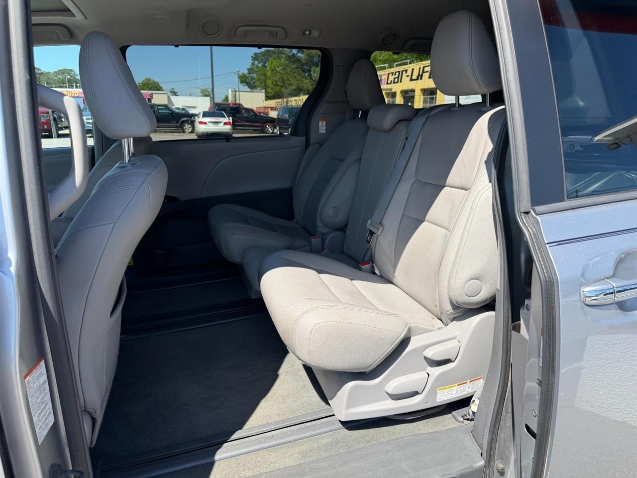 Toyota Sienna XLE FWD 8-Passenger V6 2015