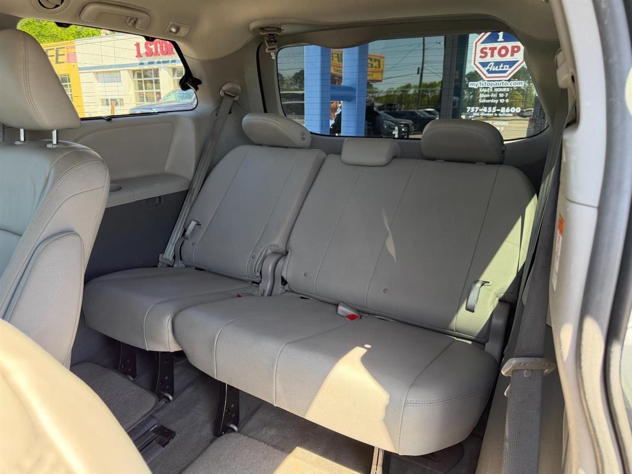 Toyota Sienna XLE FWD 8-Passenger V6 2015