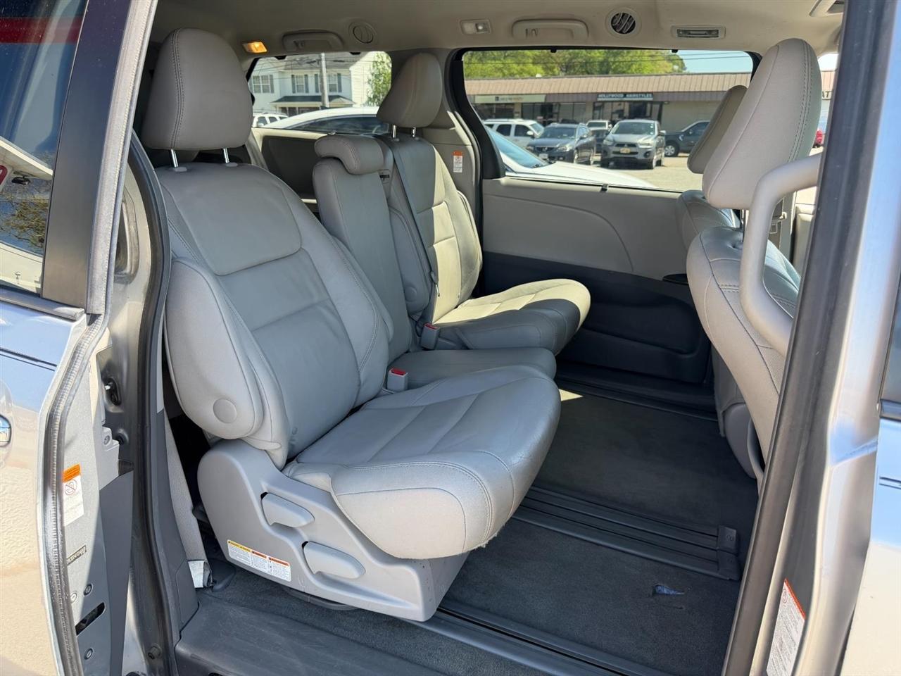 Toyota Sienna XLE FWD 8-Passenger V6 2015