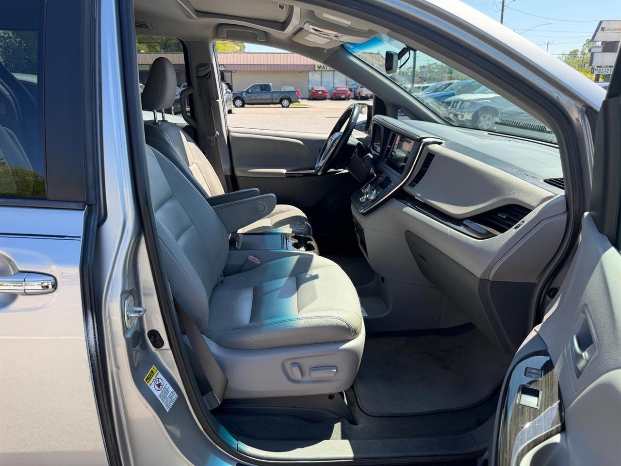 Toyota Sienna XLE FWD 8-Passenger V6 2015