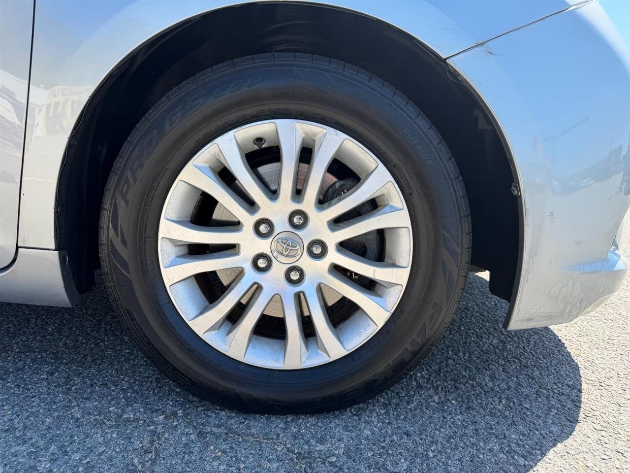 Toyota Sienna XLE FWD 8-Passenger V6 2015