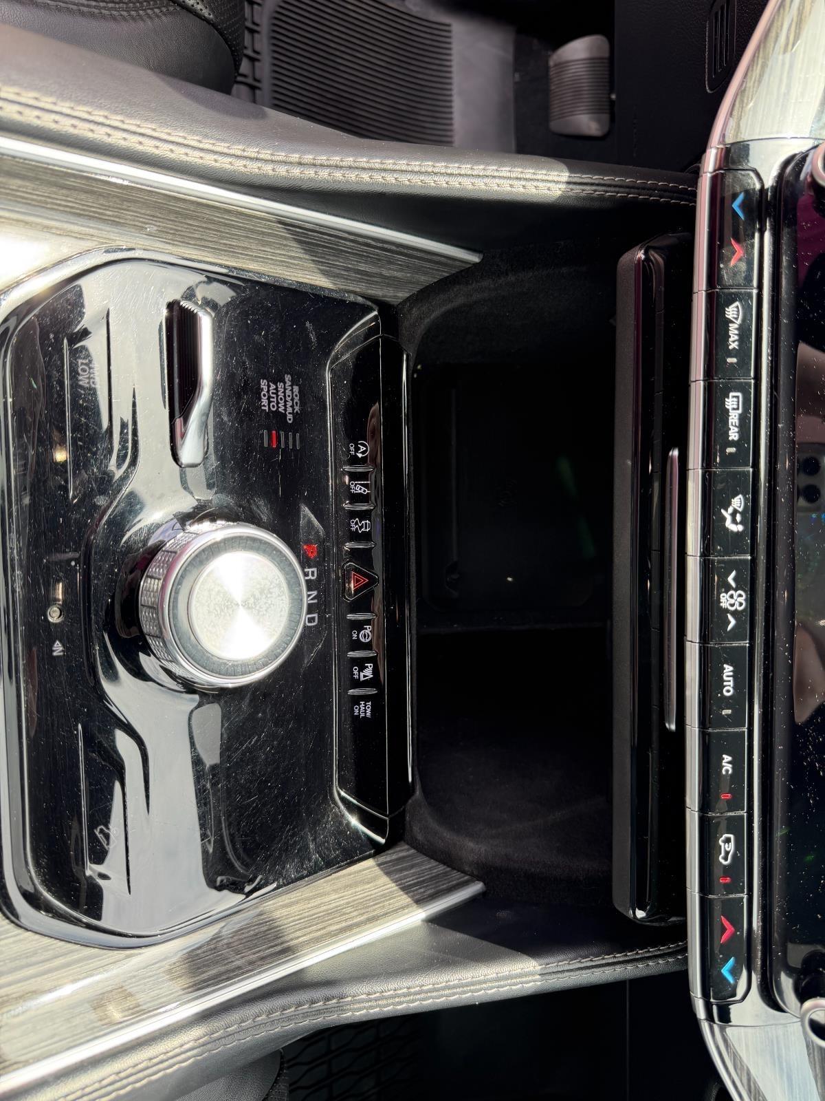 Jeep Wagoneer Series III 4WD 2022