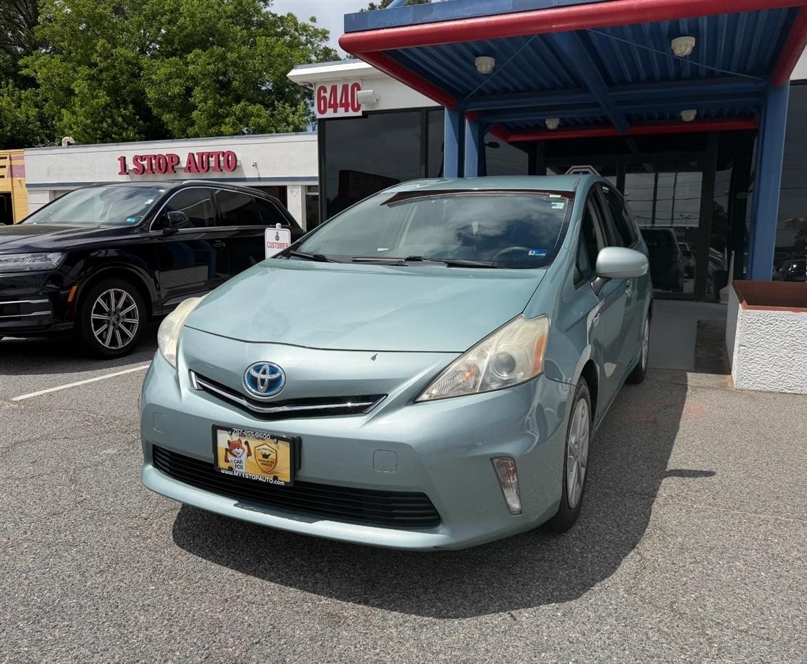 Toyota Prius V Two 2014