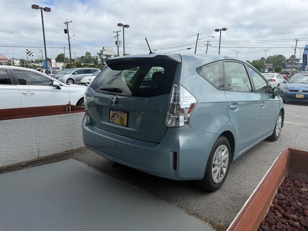 Toyota Prius V Two 2014