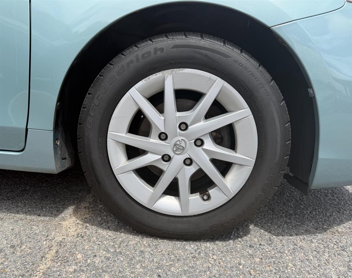 Toyota Prius V Two 2014