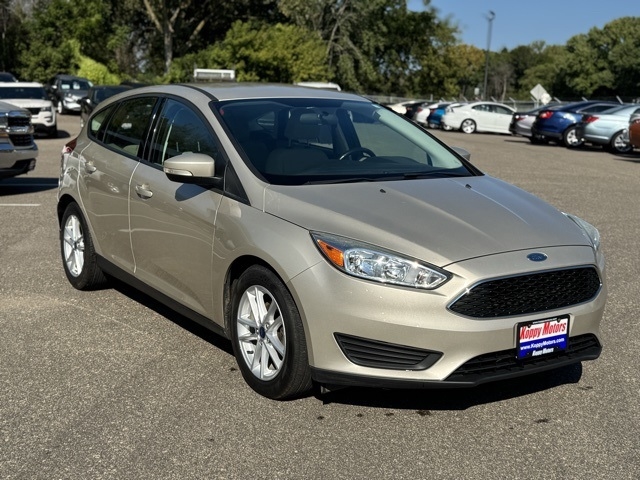 2017 Ford Focus SE photo 2