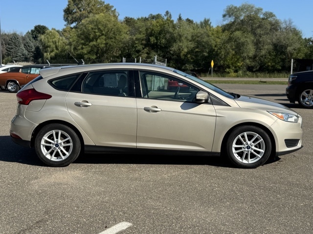 2017 Ford Focus SE photo 3