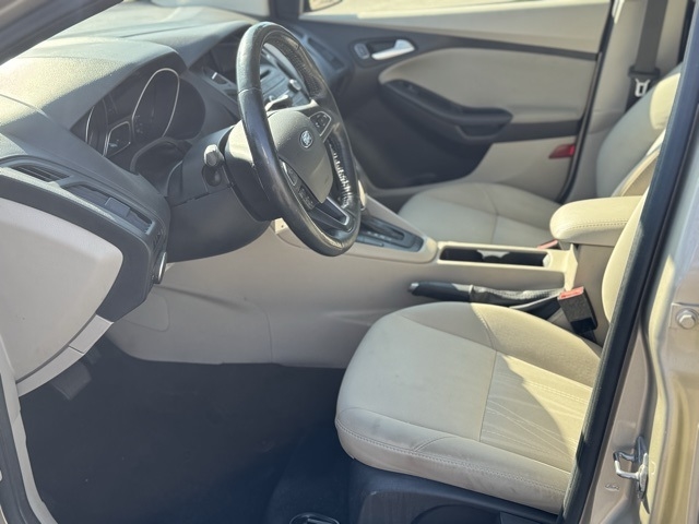 2017 Ford Focus SE photo 9