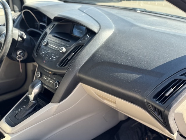 2017 Ford Focus SE photo 15