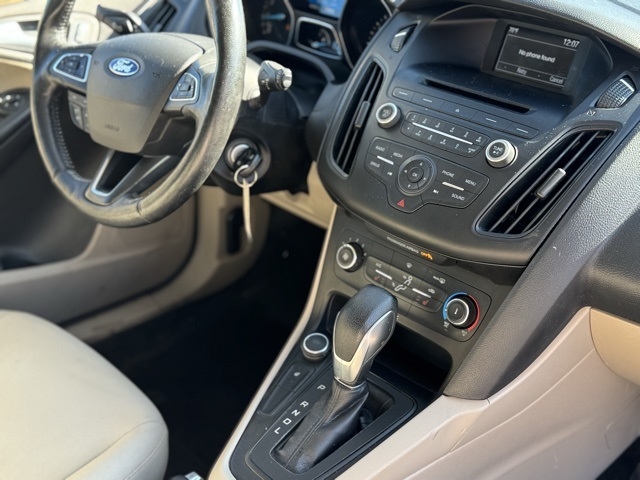 2017 Ford Focus SE photo 16
