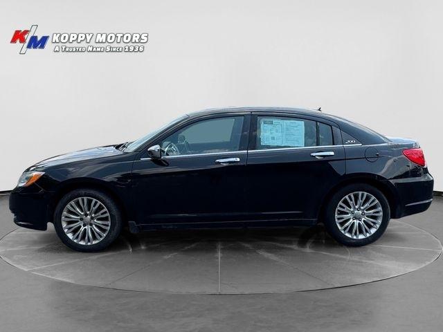 Chrysler 200  2011
