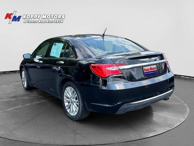 Chrysler 200  2011