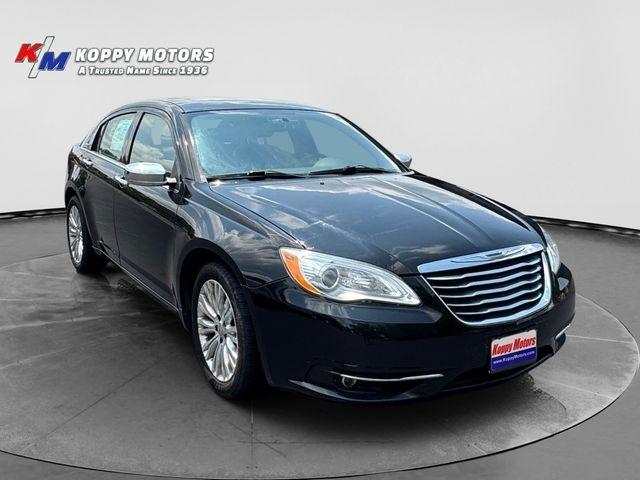 Chrysler 200  2011