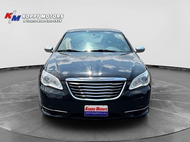 Chrysler 200  2011