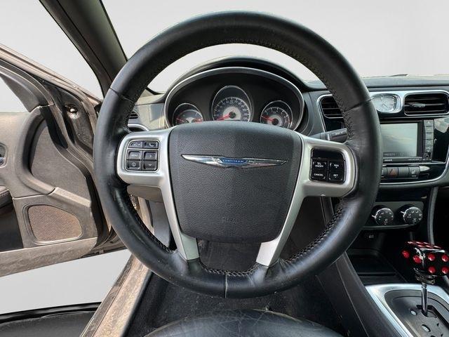 Chrysler 200  2011