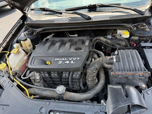 Chrysler 200  2011
