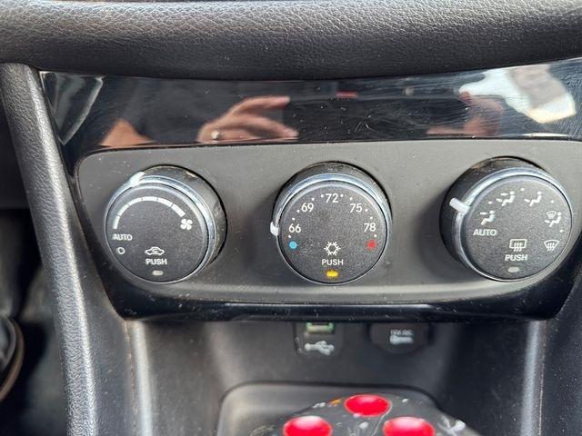 Chrysler 200  2011