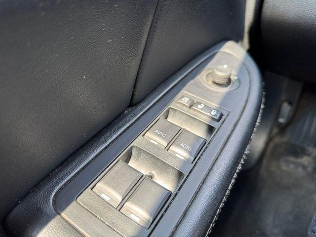 Chrysler 200  2011