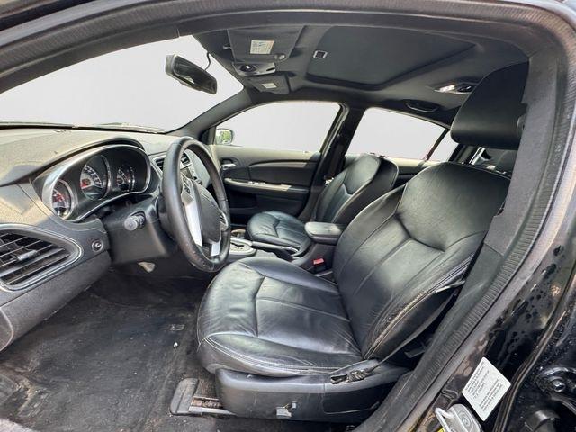 Chrysler 200  2011