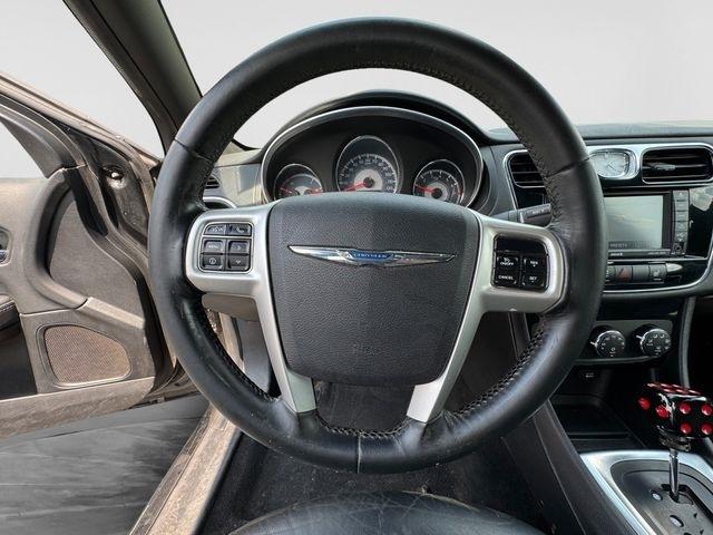 Chrysler 200  2011