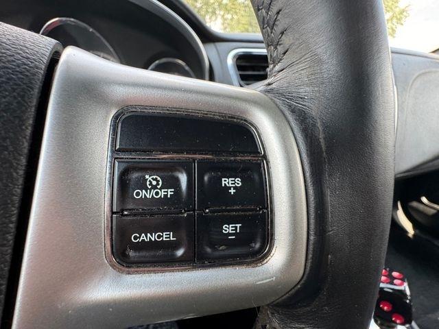 Chrysler 200  2011