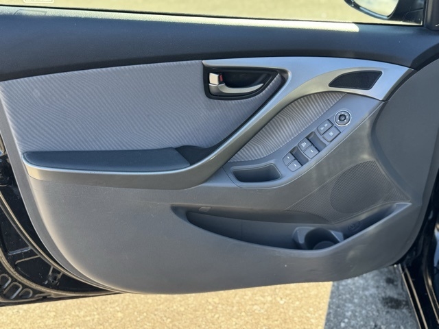 Hyundai Elantra  2013