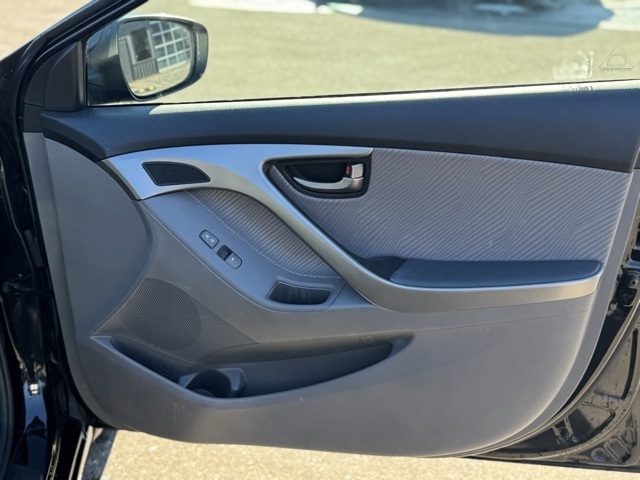 Hyundai Elantra  2013