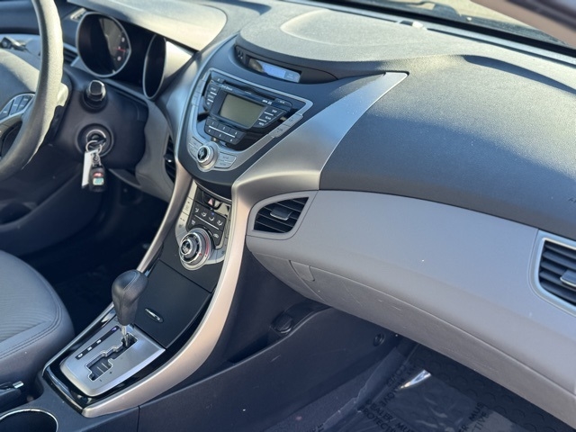 Hyundai Elantra  2013