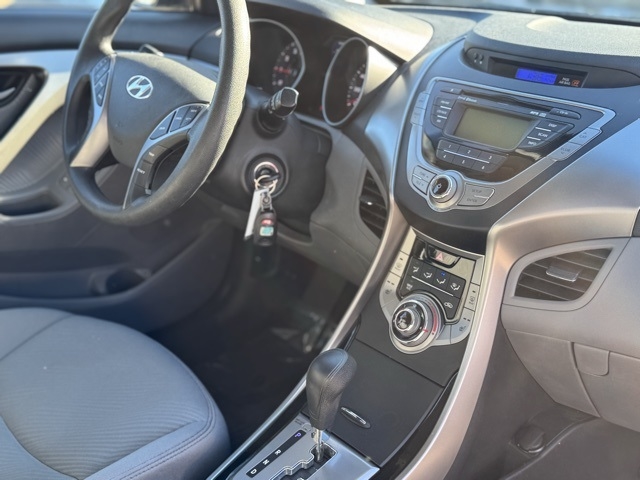 Hyundai Elantra  2013