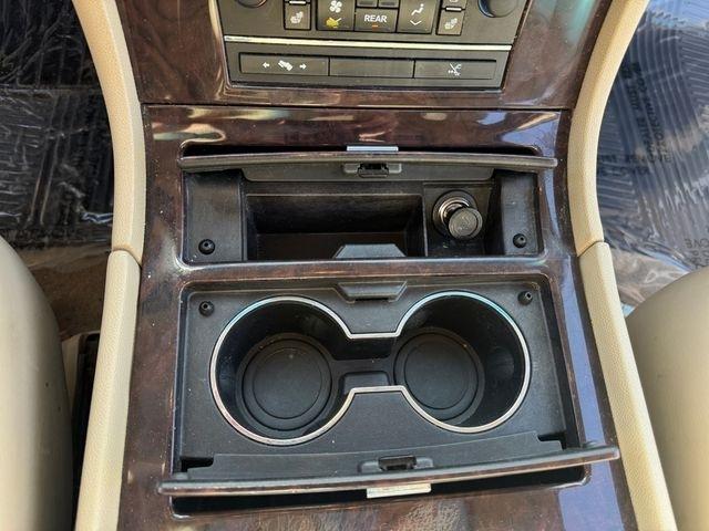 Cadillac Escalade  2010