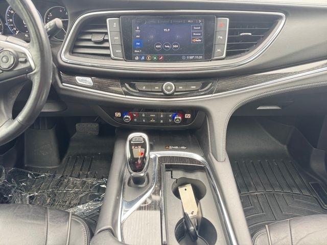 Buick Enclave  2021