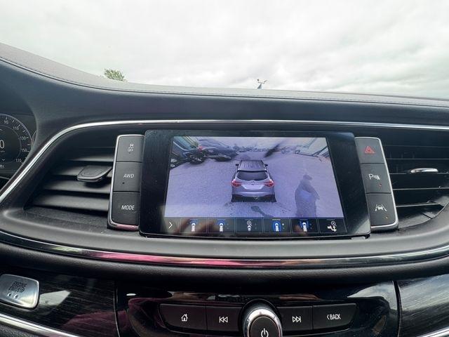 Buick Enclave  2021