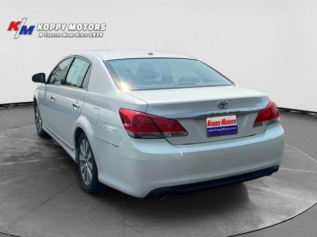 Toyota Avalon  2011