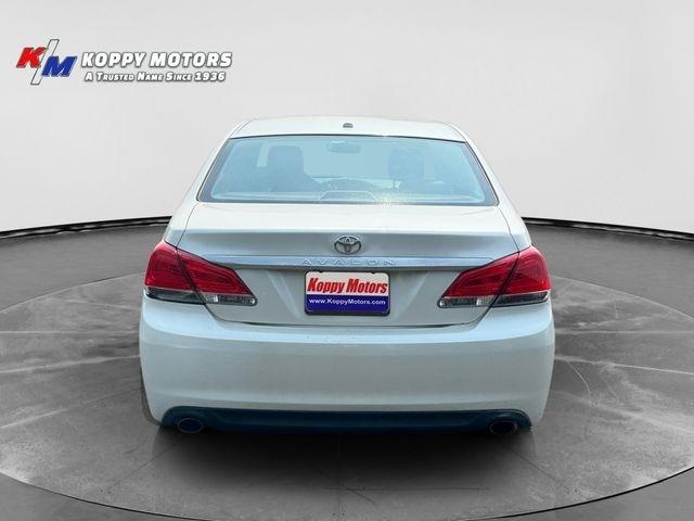 Toyota Avalon  2011