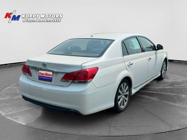 Toyota Avalon  2011