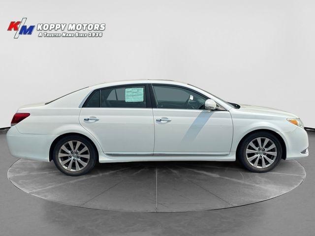 Toyota Avalon  2011