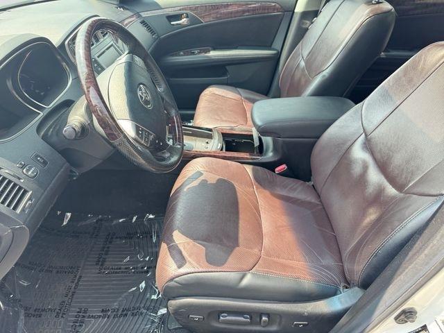 Toyota Avalon  2011