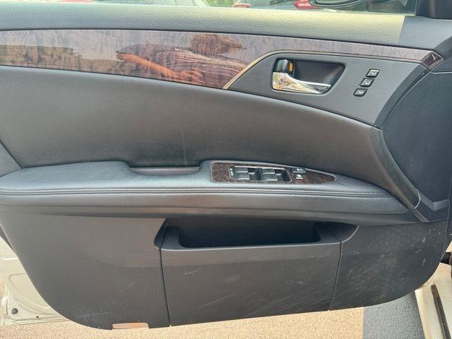 Toyota Avalon  2011