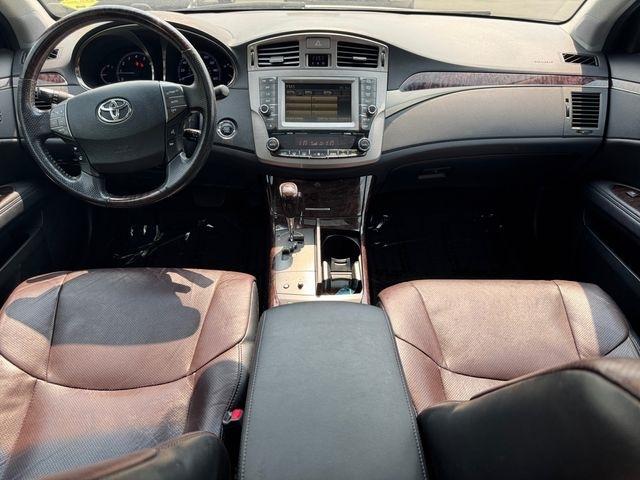 Toyota Avalon  2011