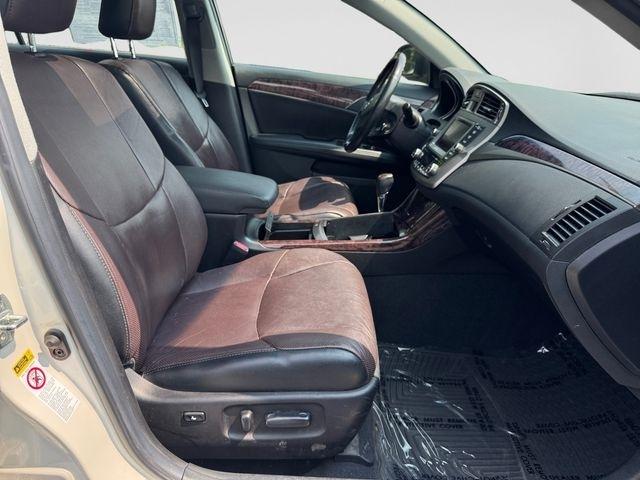 Toyota Avalon  2011