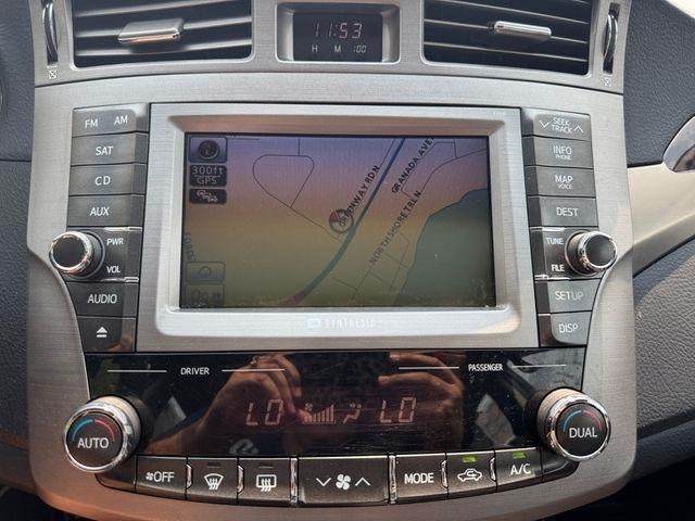 Toyota Avalon  2011